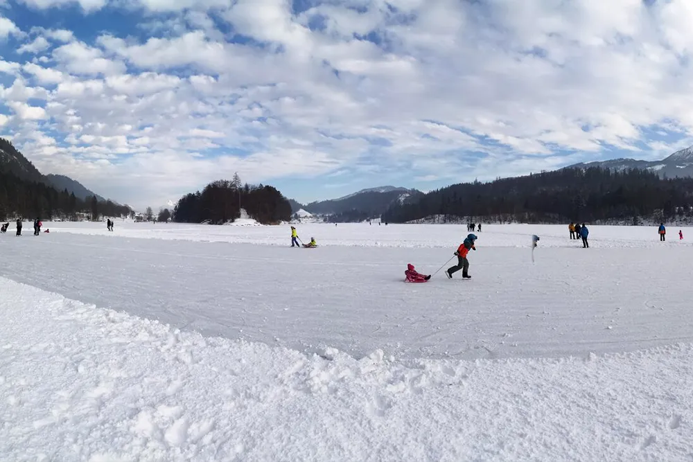 Eislaufen am Reintalersee - Fotografin: Lisa Edenstrasser