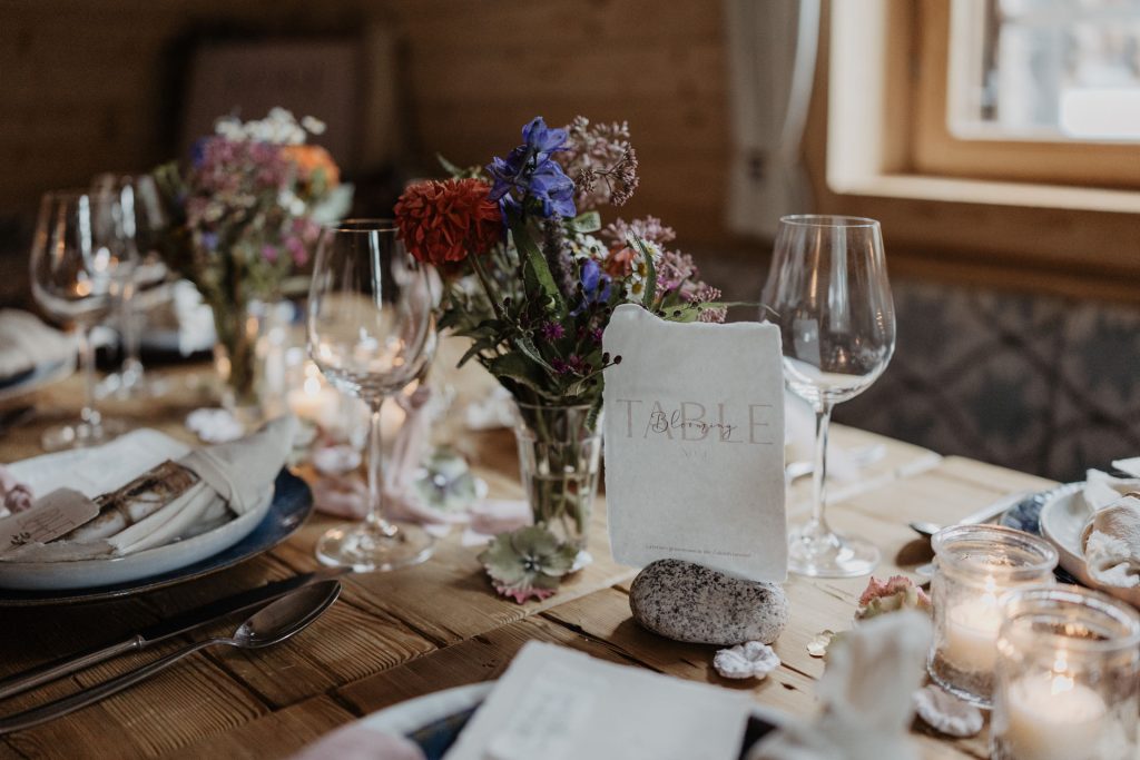 Gedeckter Hochzeitstisch Grawandhütte